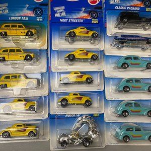 Assorted Hot Wheels Cars w Duplicates '96- 16 cars